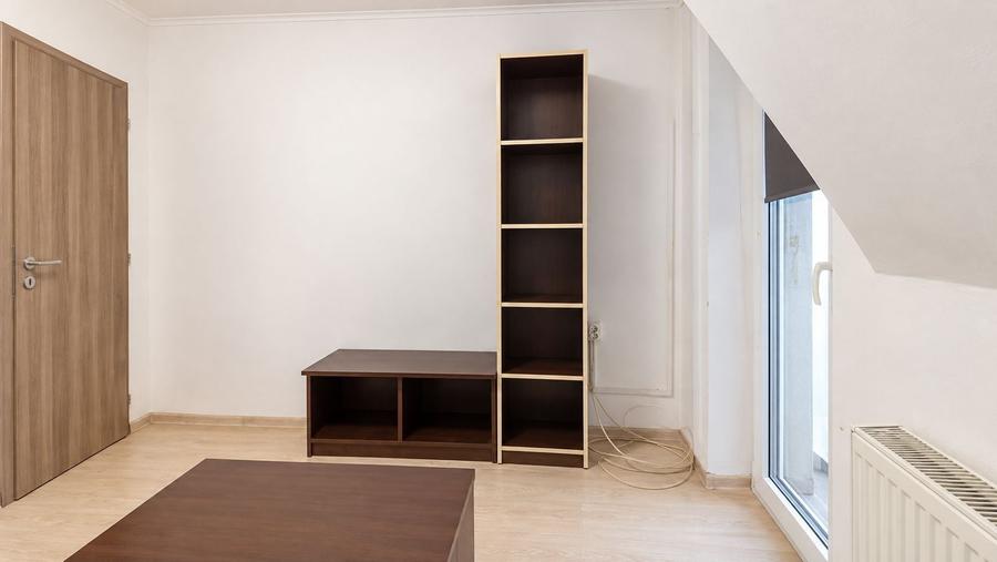 Apartament cu 3 camere decomandat în Dâmbovița