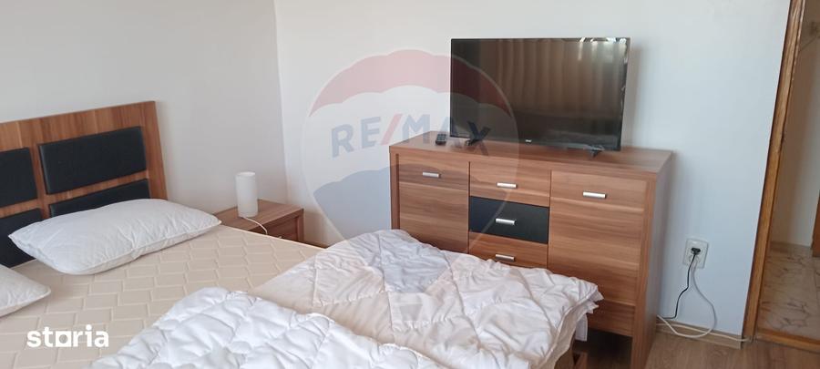 Apartament cu 3 camere decomandat în Pârneava