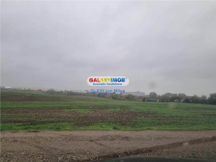 Teren extravilan de 10000 mp, în Est
