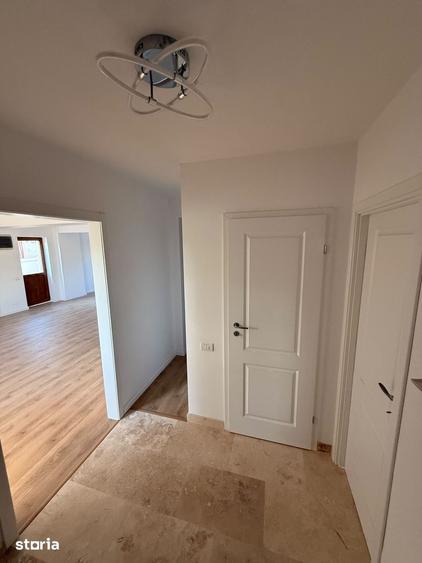 Casă cu 4 camere cu Teren 600 Mp în Glina