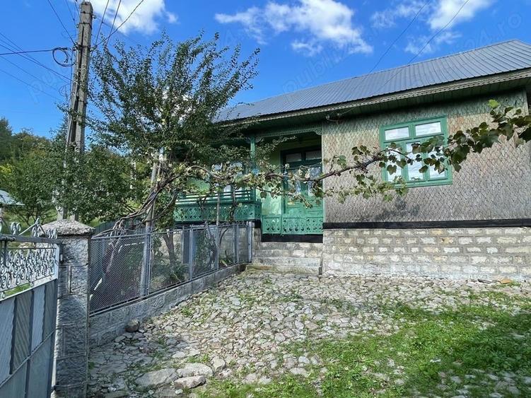 Casă cu 6 camere cu Teren 325 Mp în Soveja