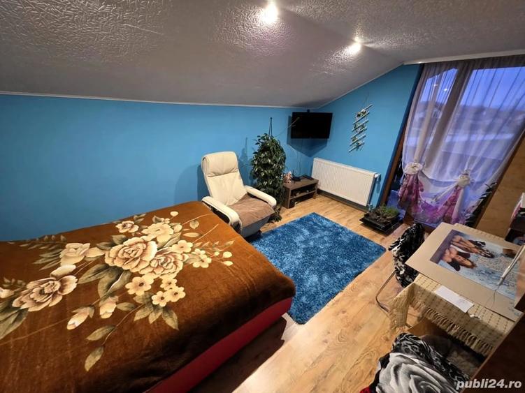 Casă cu 5 camere cu Teren 1000 Mp în Colonia Bod