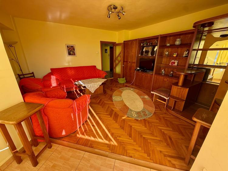 Apartament cu 2 camere decomandat în Trocadero