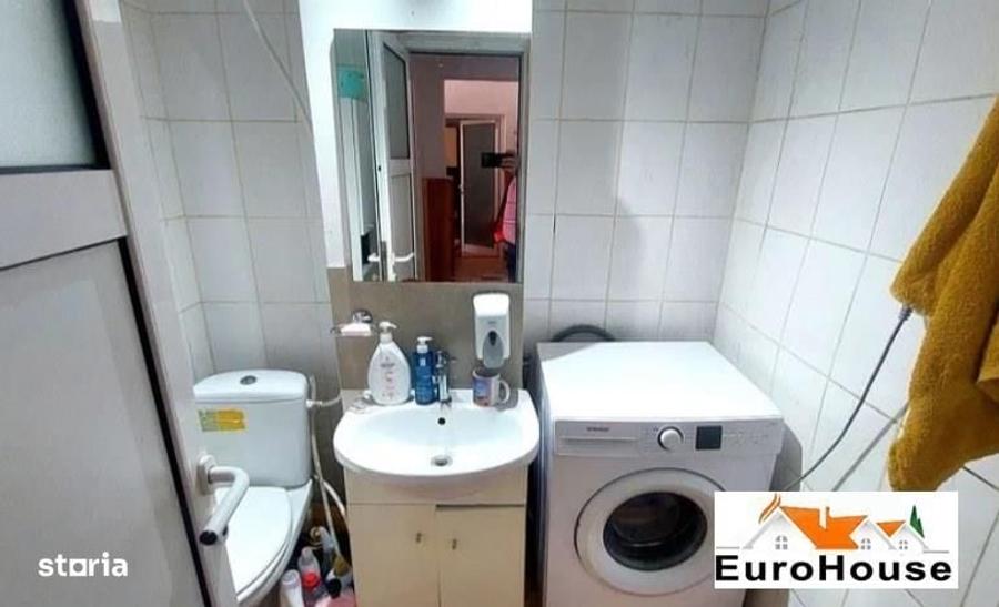 Apartament cu 4 camere decomandat în Cetate