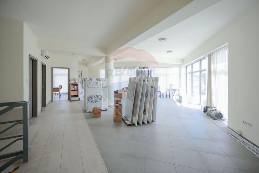 Spațiu comercial, de 456 mp, în Episcopia Bihorului