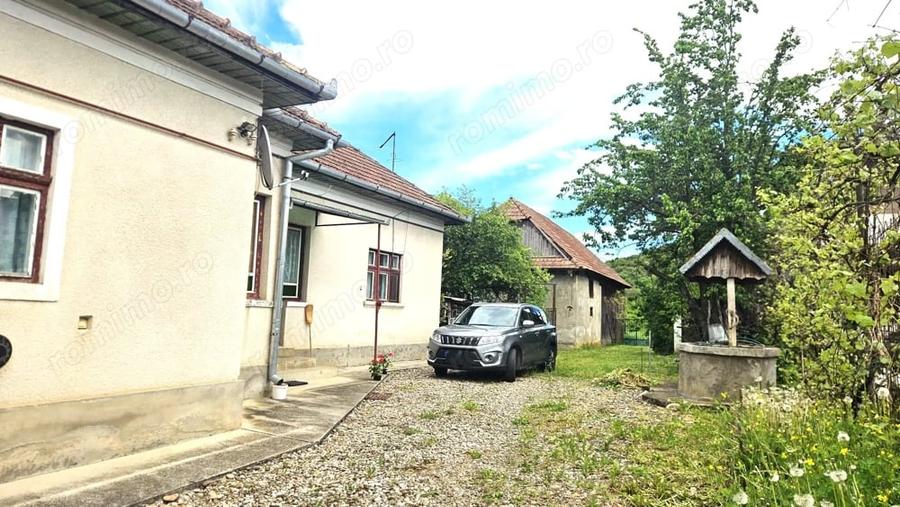 Casă cu 3 camere cu Teren 2568 Mp în Luna