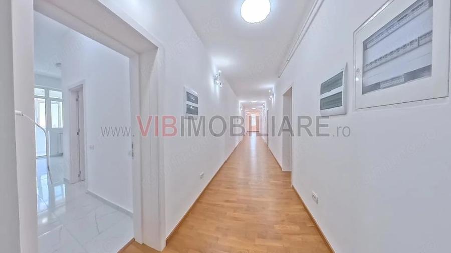 Apartament cu 5 camere decomandat în Viilor