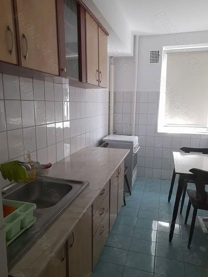 Apartament cu 3 camere decomandat în Grivița