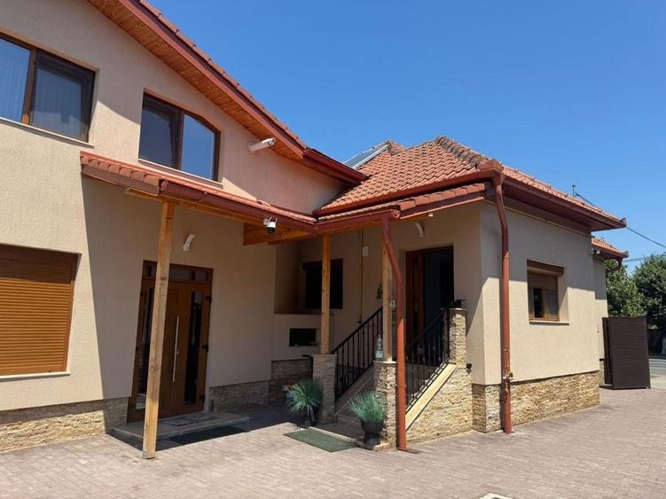 Casă cu 4 camere în Exterior Vest