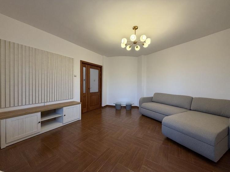 Apartament cu 2 camere decomandat în Republicii
