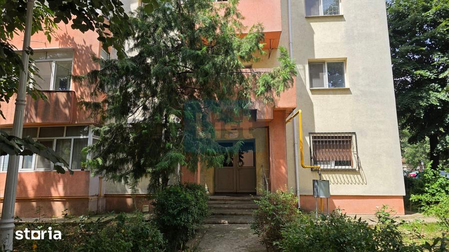 Apartament cu 3 camere decomandat în Traian