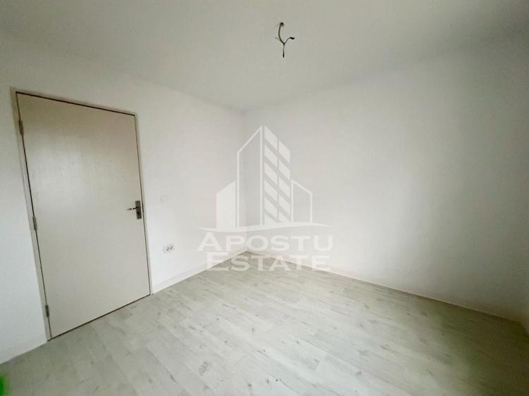 Apartament cu 3 camere decomandat în Lipovei