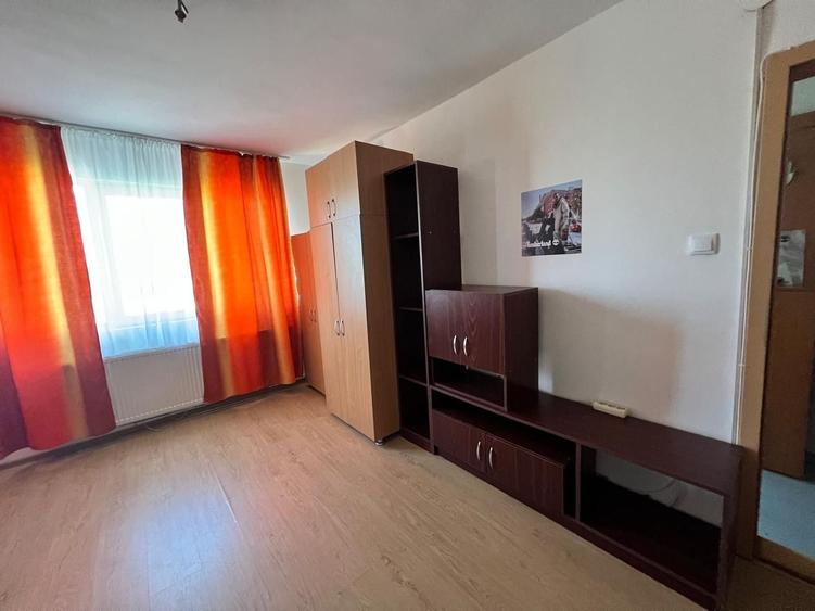 Garsonieră decomandată, mobilată în Complex Studențesc