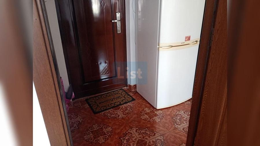 Garsonieră decomandată, mobilată în