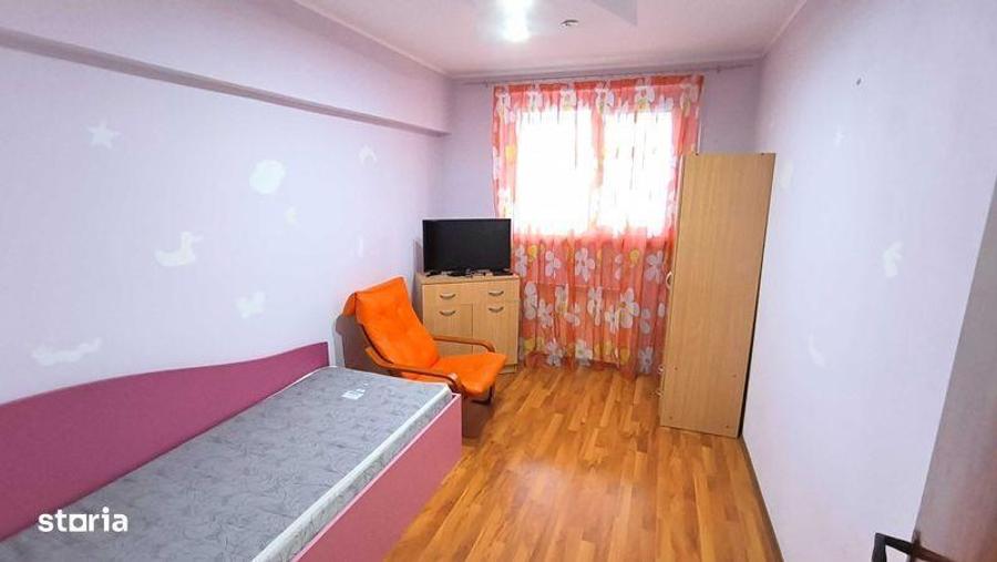 Apartament cu 3 camere decomandat în Tineretului