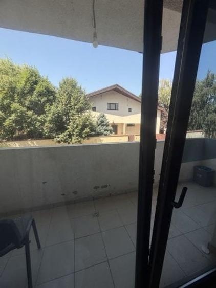 Apartament cu 3 camere semidecomandat, mobilat în Sisești