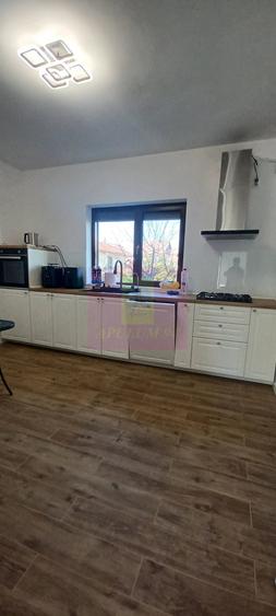 Casă cu 3 camere cu Teren 450 Mp în Săbăreni