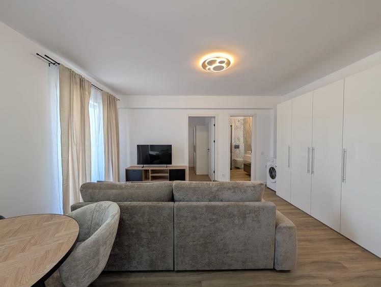 Apartament cu 2 camere semidecomandat în Florești