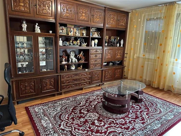 Apartament cu 3 camere decomandat, mobilat în Berceni