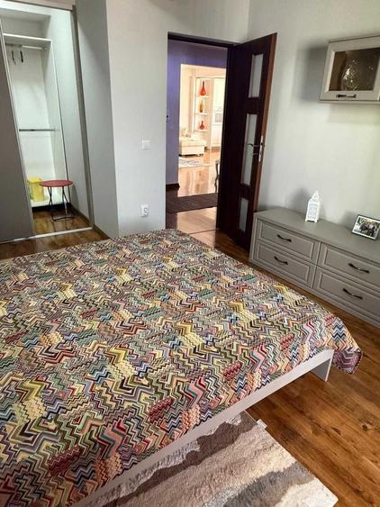 Apartament cu 3 camere decomandat în Exterior Vest