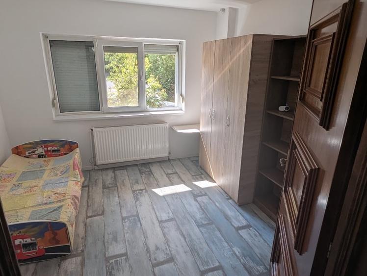 Apartament cu 4 camere decomandat, mobilat în Micălaca