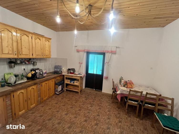 Casă cu 3 camere cu Teren 1000 Mp în Eremitu