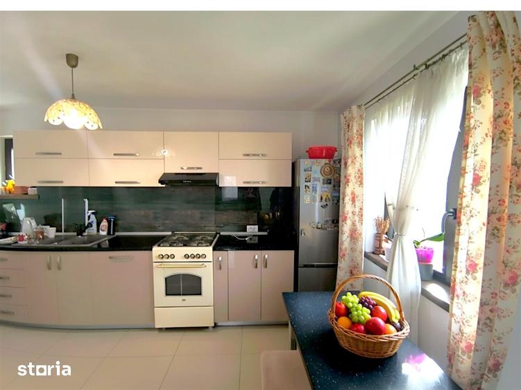 Casă cu 5 camere cu Teren 1000 Mp în Șcheia