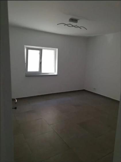 Casă individuală cu 5 camere cu Canalizare în Băneasa