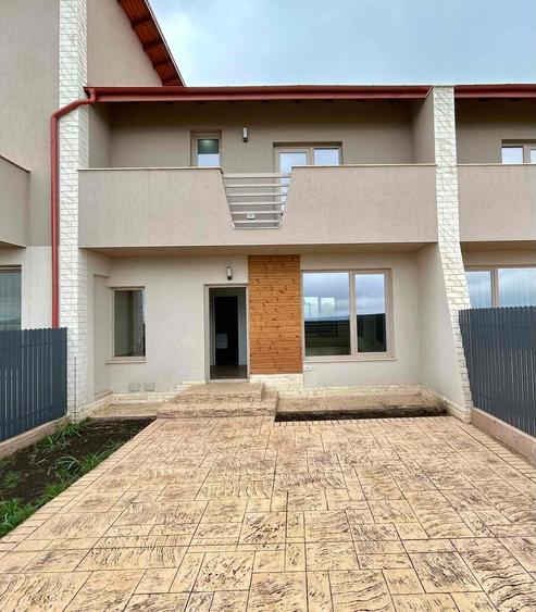 Casă individuală cu 4 camere cu Teren 172 Mp în Central