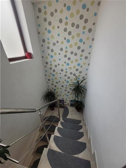 Casă individuală cu 6 camere cu Teren 119 Mp în Central