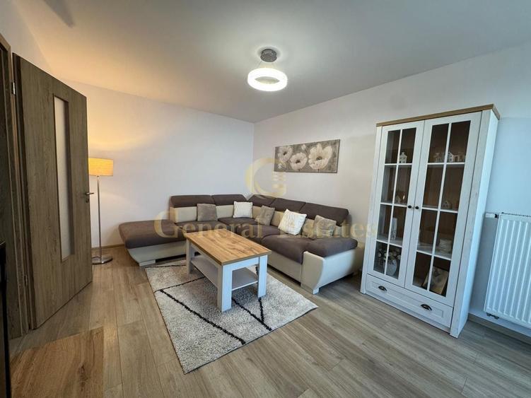 Apartament cu 2 camere decomandat în Tractorul