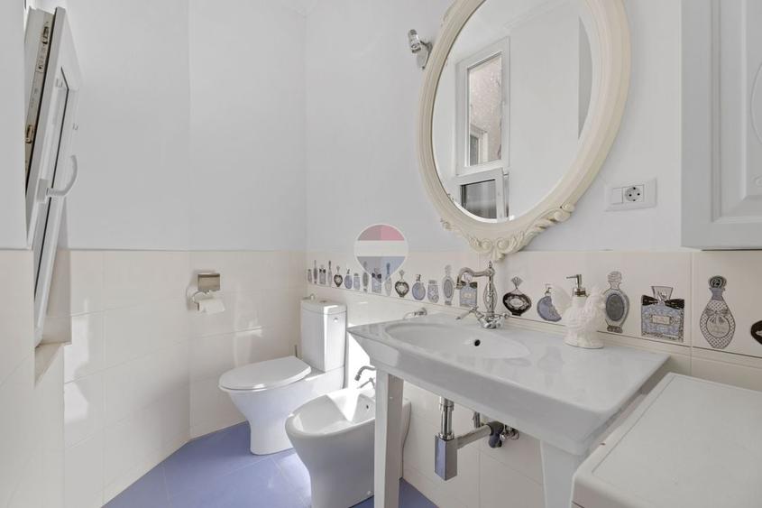 Apartament cu 3 camere, mobilat în Central