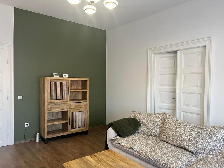 Apartament cu 3 camere semidecomandat în Central