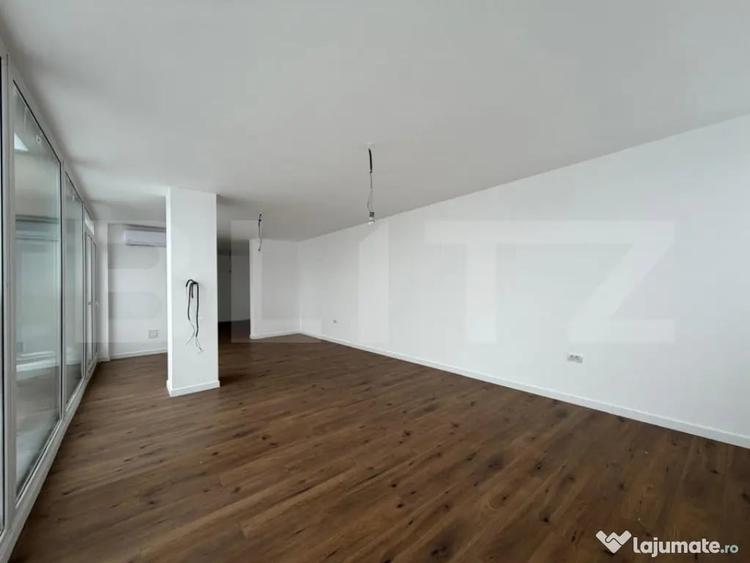Apartament cu 4 camere semidecomandat în Torontalului