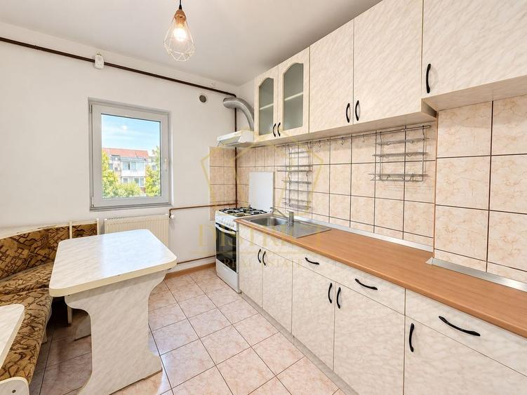 Apartament cu 2 camere semidecomandat, mobilat în Soarelui