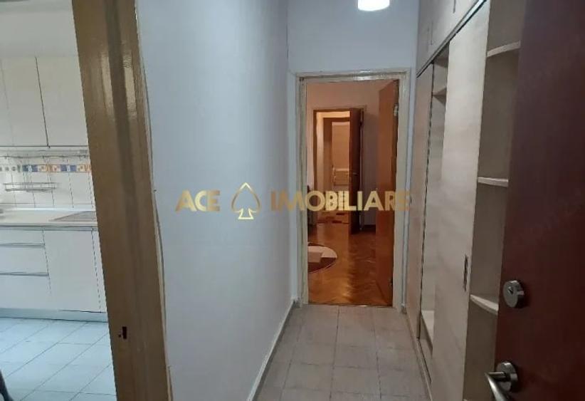 Apartament cu 3 camere semidecomandat, mobilat în Calea Călărașilor