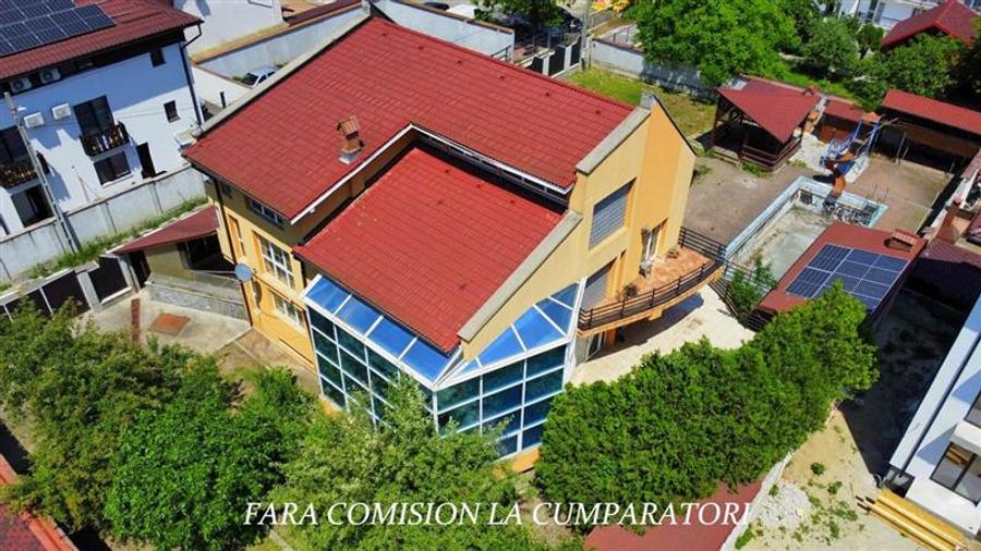 Casă individuală cu 12 camere cu Piscina în Central