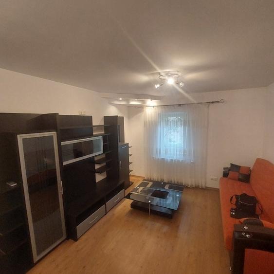 Apartament cu 3 camere decomandat în Zarand
