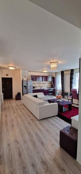 Apartament cu 3 camere decomandat, mobilat în Florești