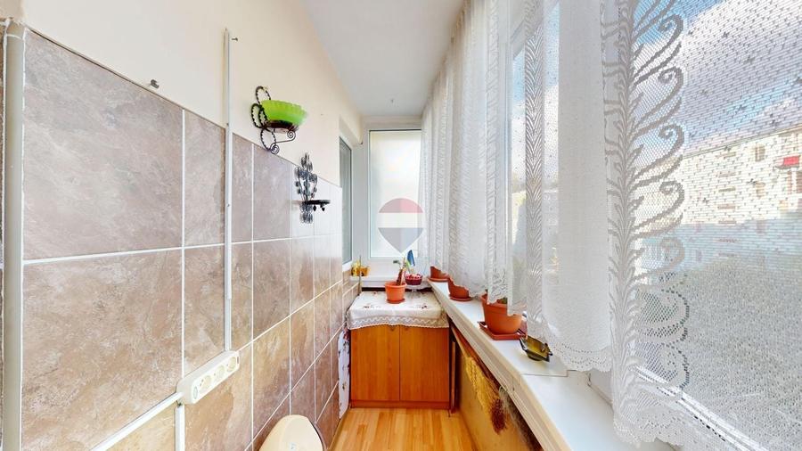 Apartament cu 3 camere decomandat, mobilat în Central