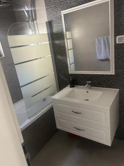 Apartament cu 3 camere decomandat, mobilat în Dacia