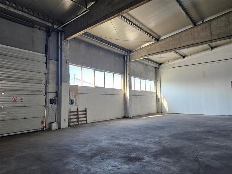 Spațiu industrial, de 1,050 mp, în Domnești