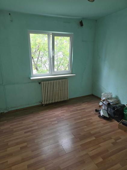 Vand apartament 2 camere in Manastur str. Mehedinti suprafata 35 mp - persoana fizica - 2