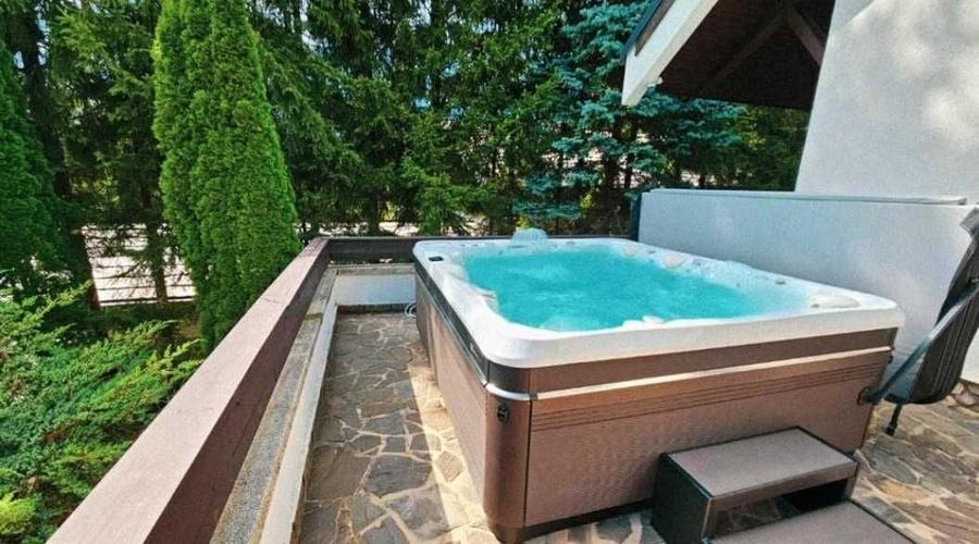 Casă cu 2 camere cu Teren 340 Mp în Central