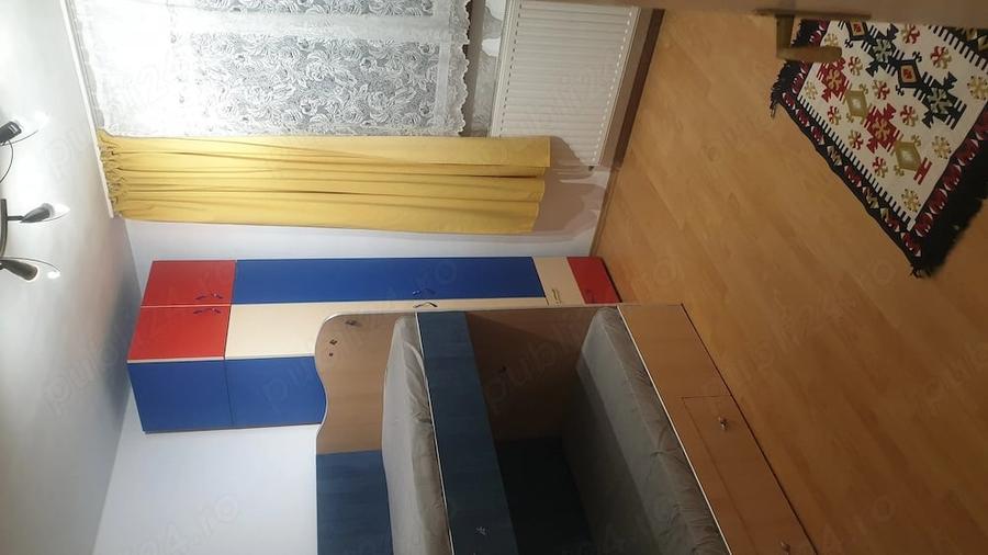 Apartament cu 3 camere semidecomandat în Central