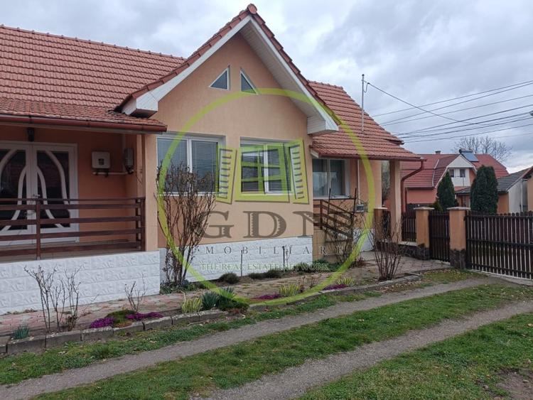 Casă individuală cu 5 camere cu Teren 3785 Mp în Brâncovenești