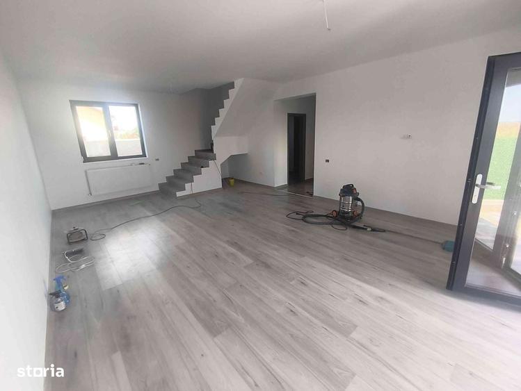 Casă cu 4 camere cu Teren 400 Mp în Domnești
