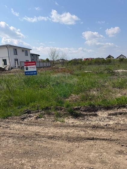 Teren Construcții extravilan de 2500 mp, în Odăi