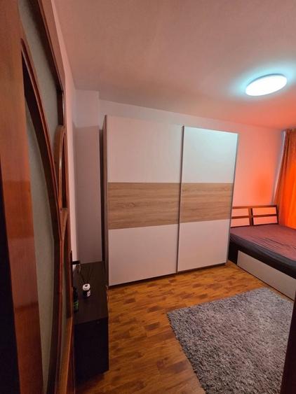 Apartament cu 3 camere semidecomandat în Central