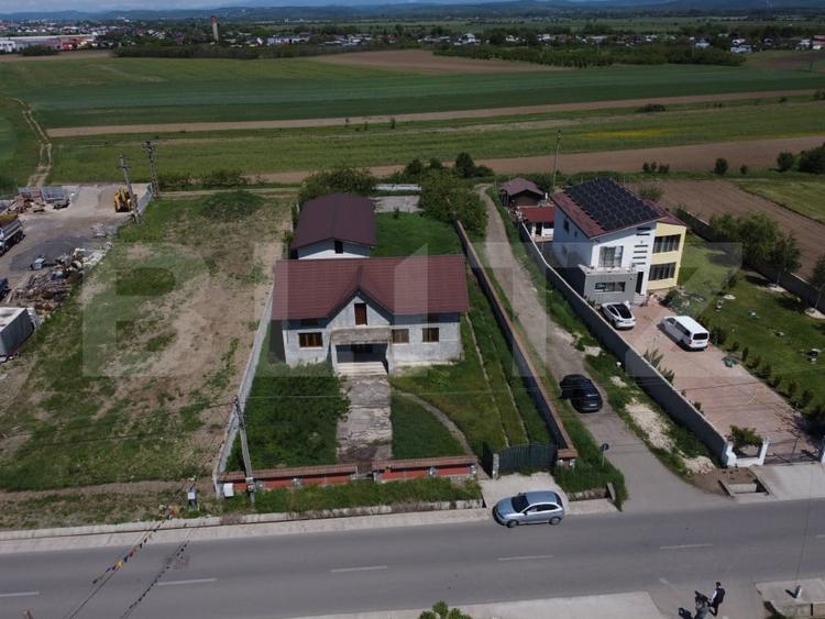 Casă individuală cu 5 camere cu Canalizare în Lazuri